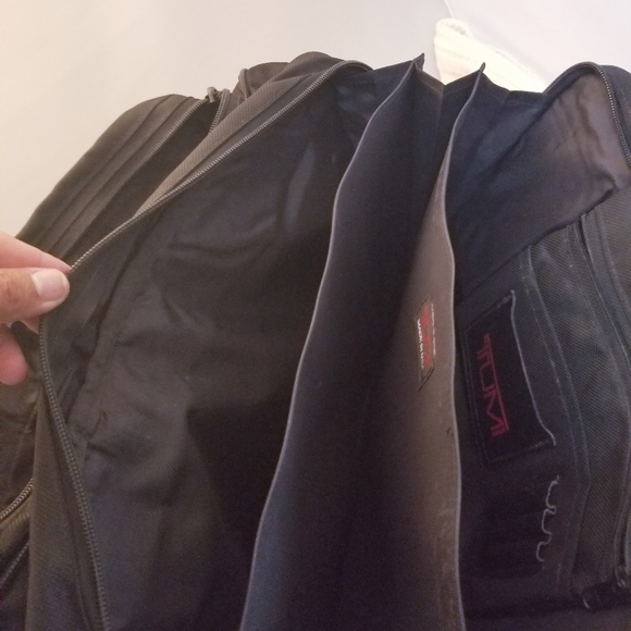 TUMI EXPANDABLE MESSENGER BRIEFCASE BLACK NYLON BAG WITH HANGTAGS - Picture 4 of 12